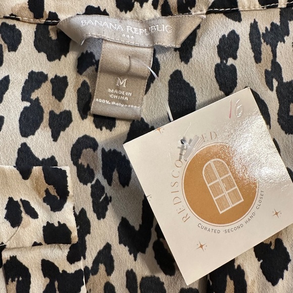 NWT Banana Republic leopard print blouse. - Picture 3 of 7